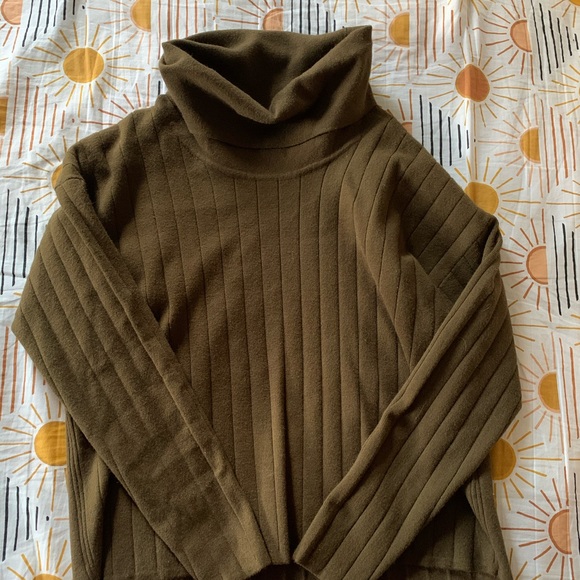 Turtleneck sweater - Picture 2 of 3